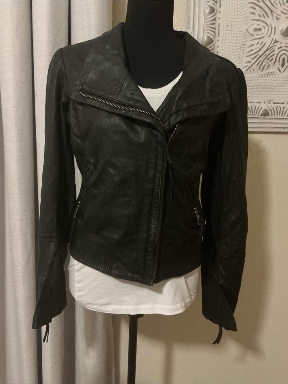 Women's Black Soft Leather Zip-Up Moto Jacket